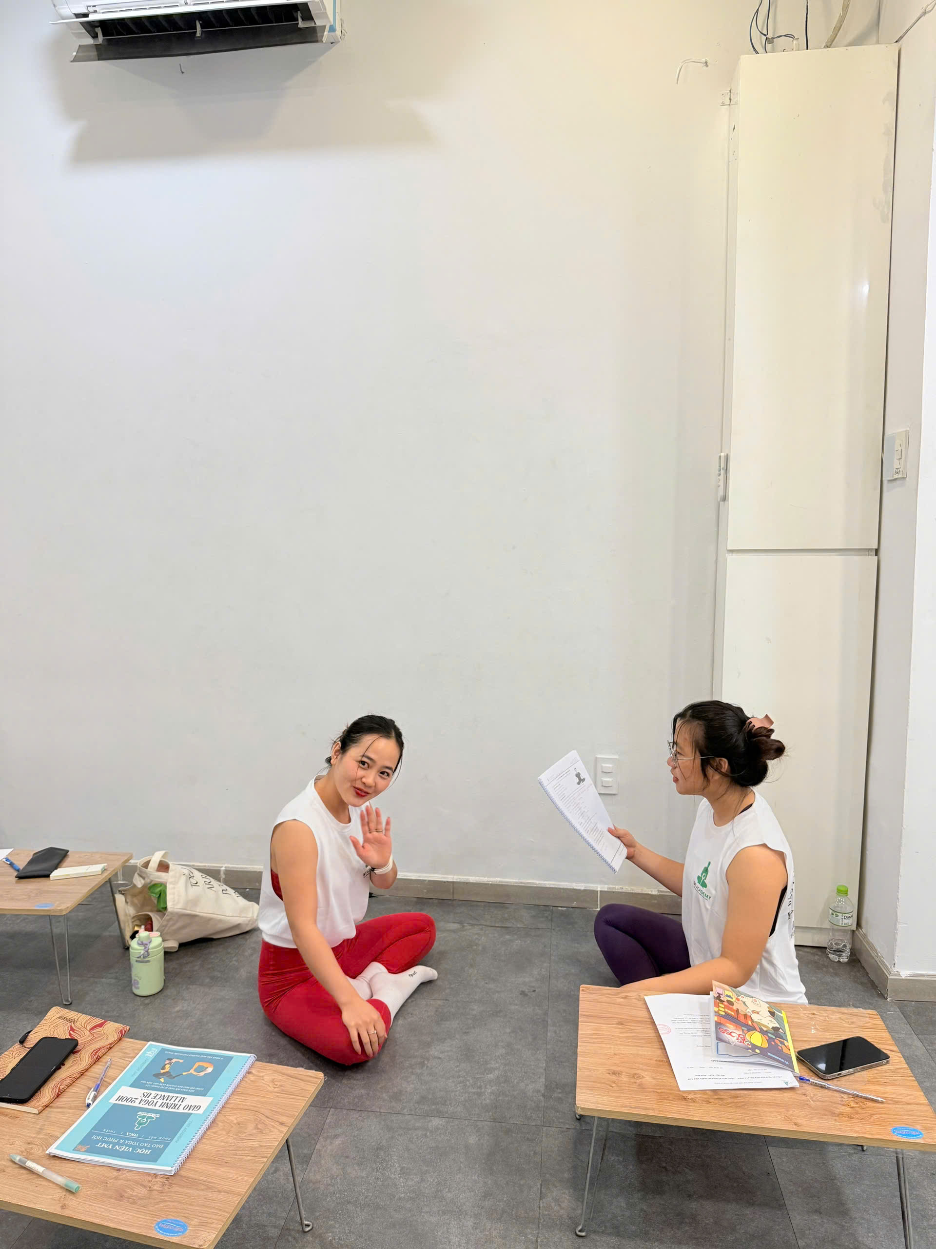 Thảo luận nhóm về kiến thức Yoga