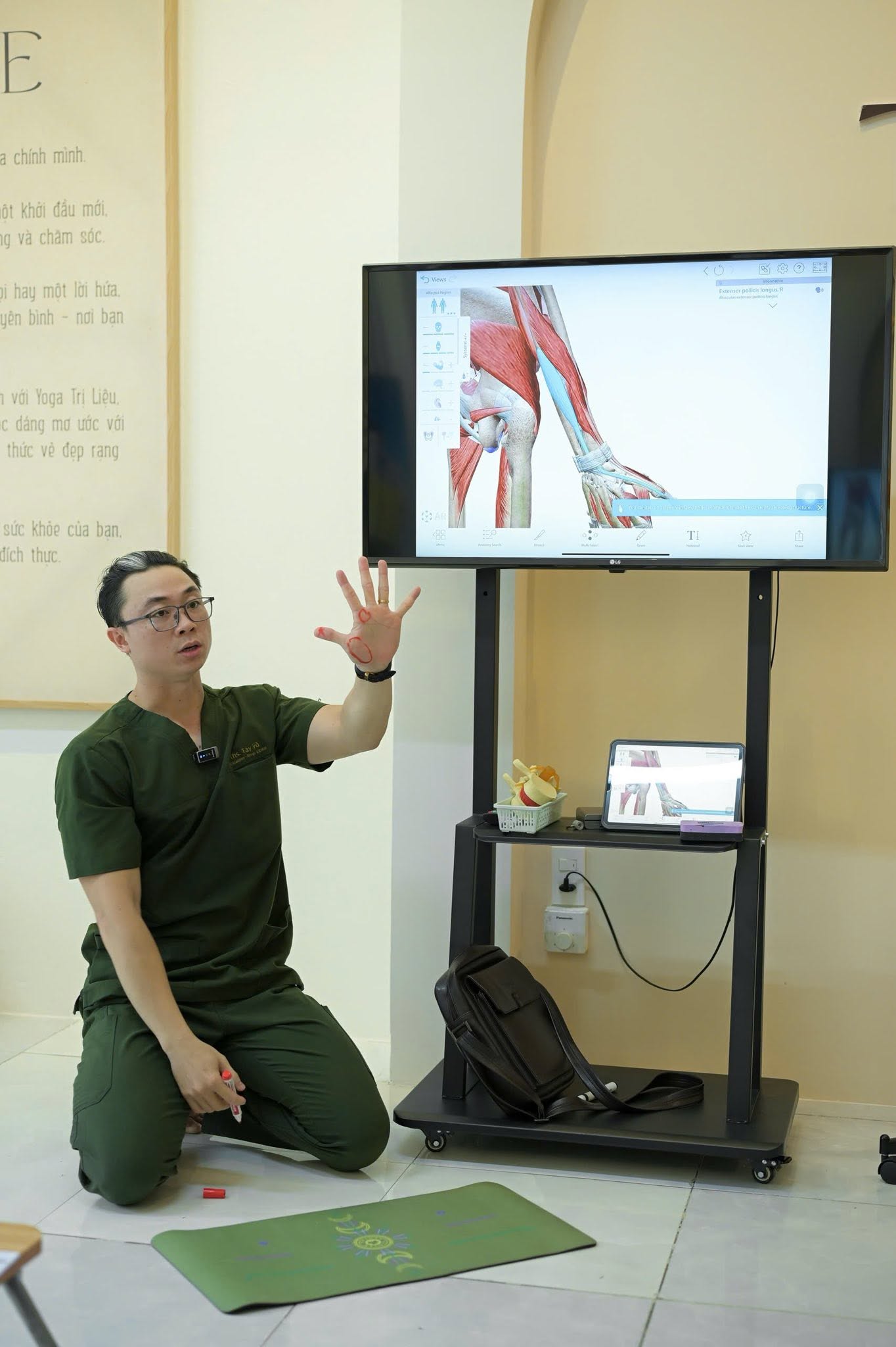 Học viên YMT Academy học kiến thức chuyên sâu HLV Yoga