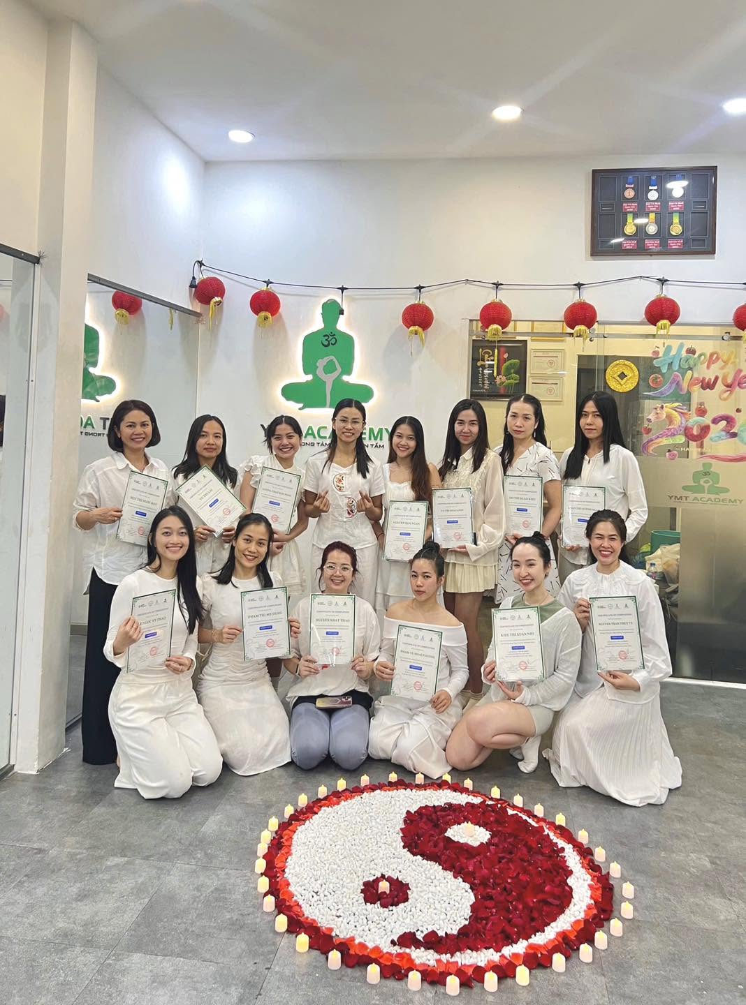Lớp học Yoga Bầu thực tế tại YMT Academy