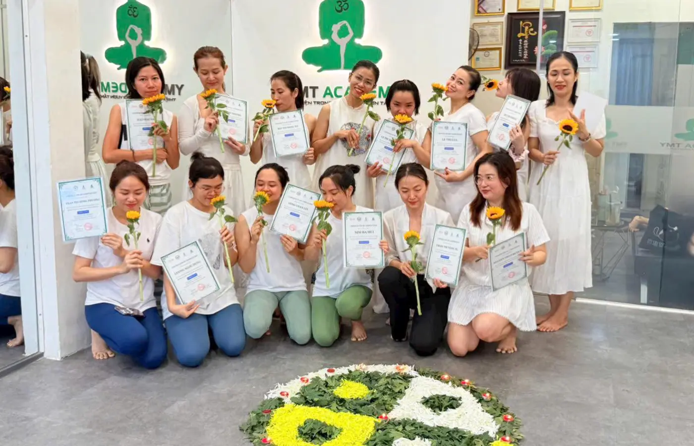 Học viên YMT trong ngày hoàn thành chương trình đào tạo Yoga